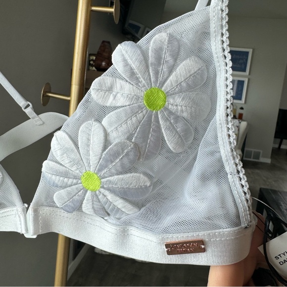 Daydream Nation Daisy Bra - Front Close & Mesh Embroidery - Small & Extra Small - Picture 7 of 8